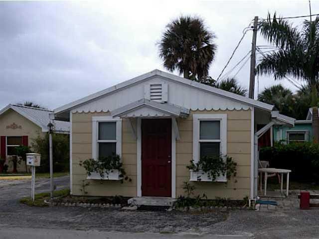 2500 NE Indian River Dr unit 7, Jensen Beach, FL 34957 - photo 1