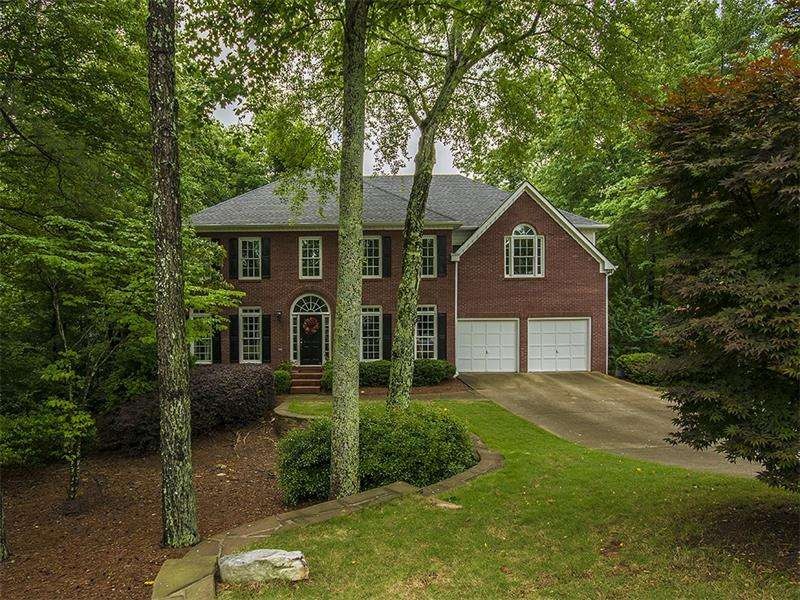 Move-in ready, 3 sides brick, cul-de-sac home loca
