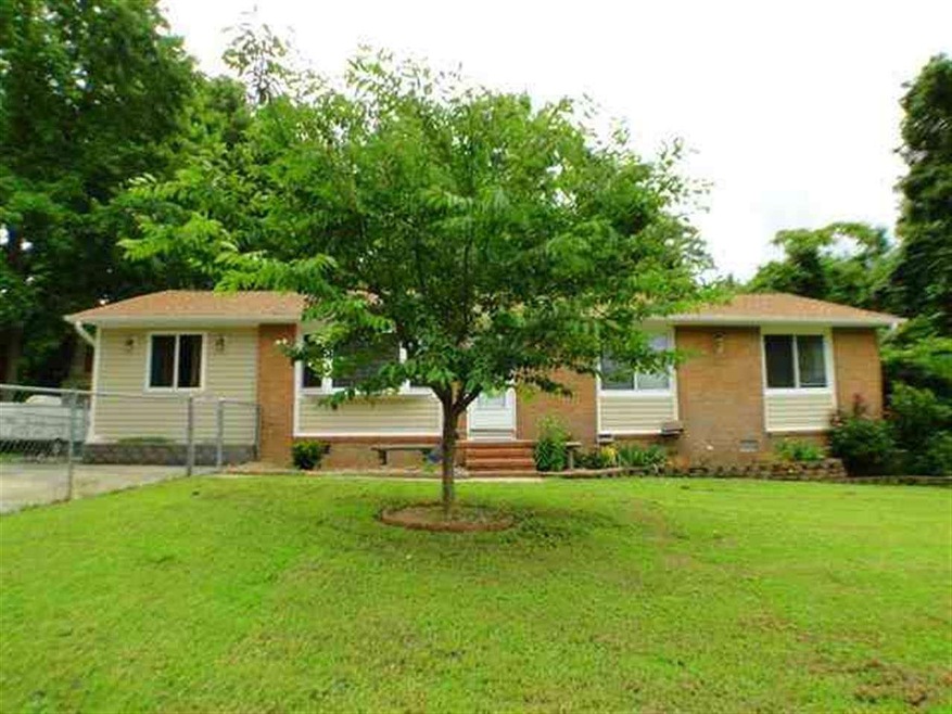 214 Regalwood Dr, Jacksonville, NC 28546 - photo 1