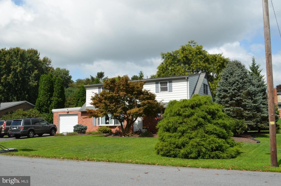 39 Walnut Dr, Ephrata, PA 17522 - photo 1