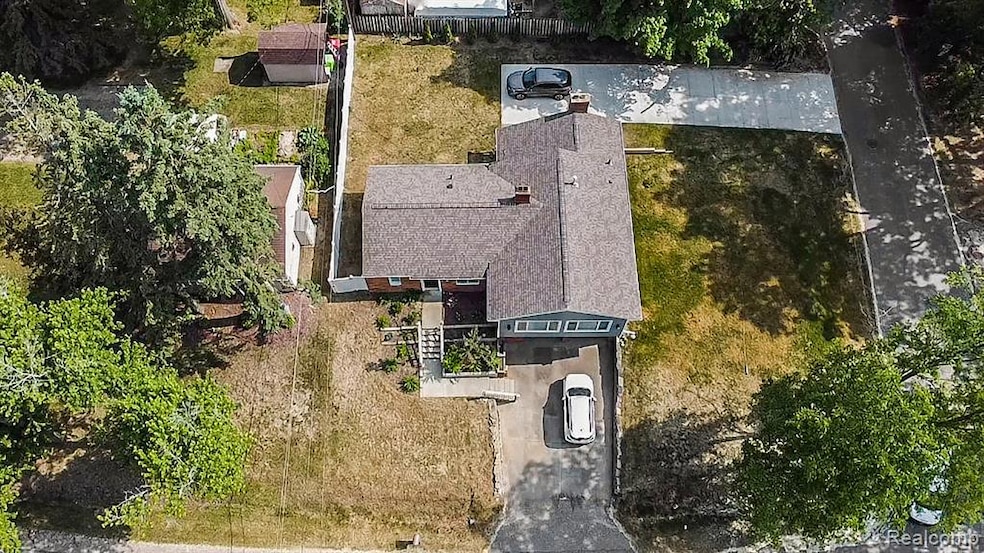 7175 Richardson Rd, West Bloomfield, MI 48323 - photo 1