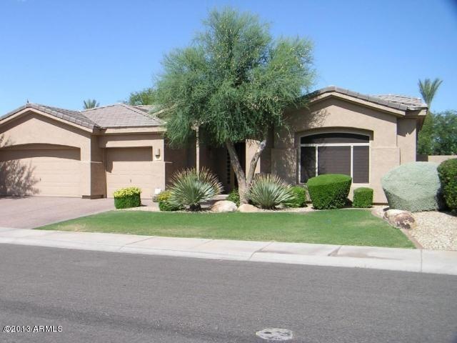 HUGE 3 BEDROOM/W DEN/3 CAR GARAGE/POOL