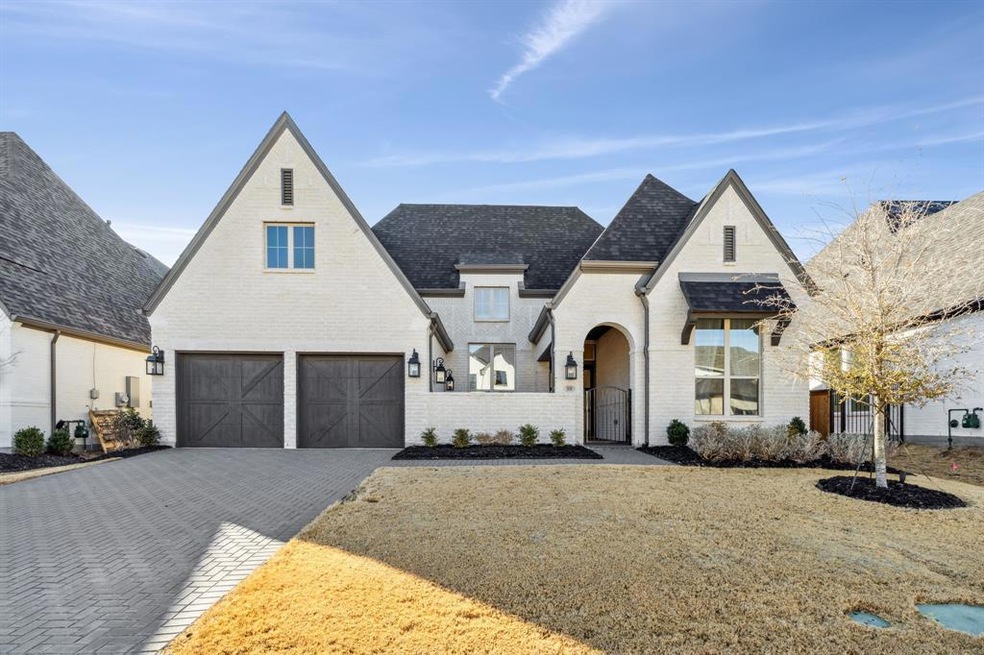 Beautiful curb appeal!