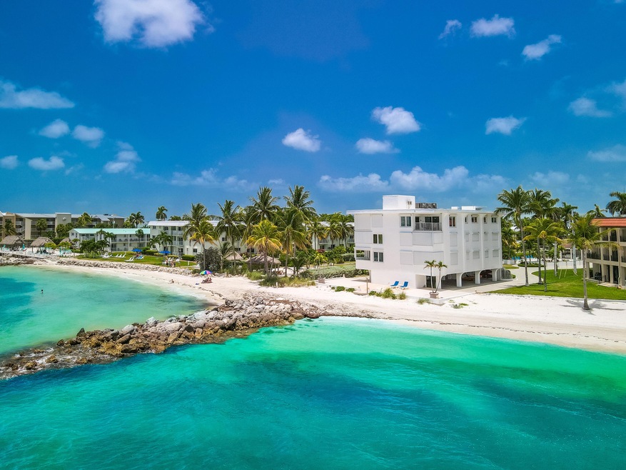 Beach front condo (2)