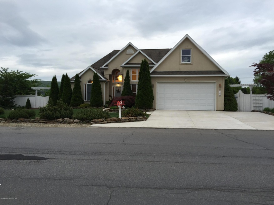 303 Columbus Dr, Archbald, PA 18403 - photo 1