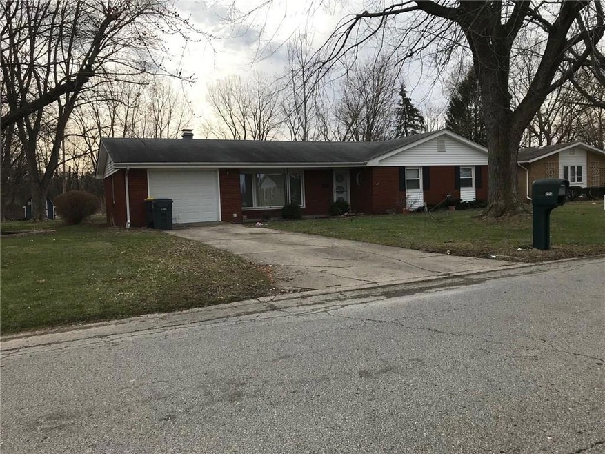 224 N Coventry Dr, Anderson, IN 46012 - photo 1