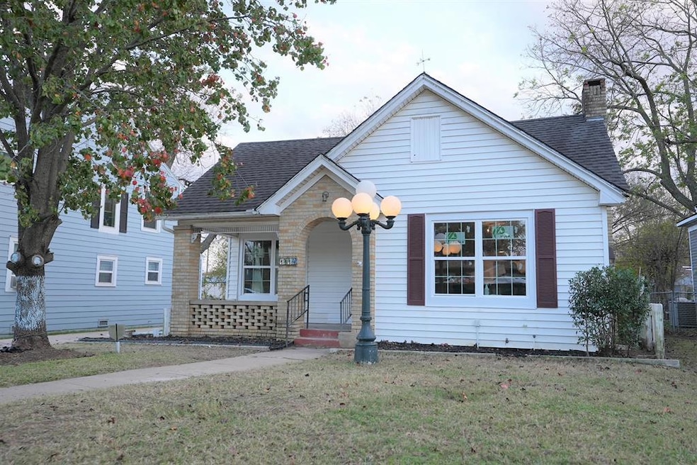 1114 W Gandy St, Denison, TX 75020 - photo 1