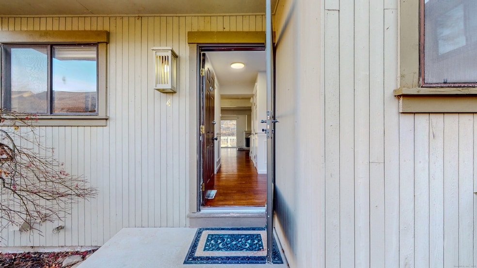 4 Fox Run unit 4, Woodbury, CT 06798 - photo 1