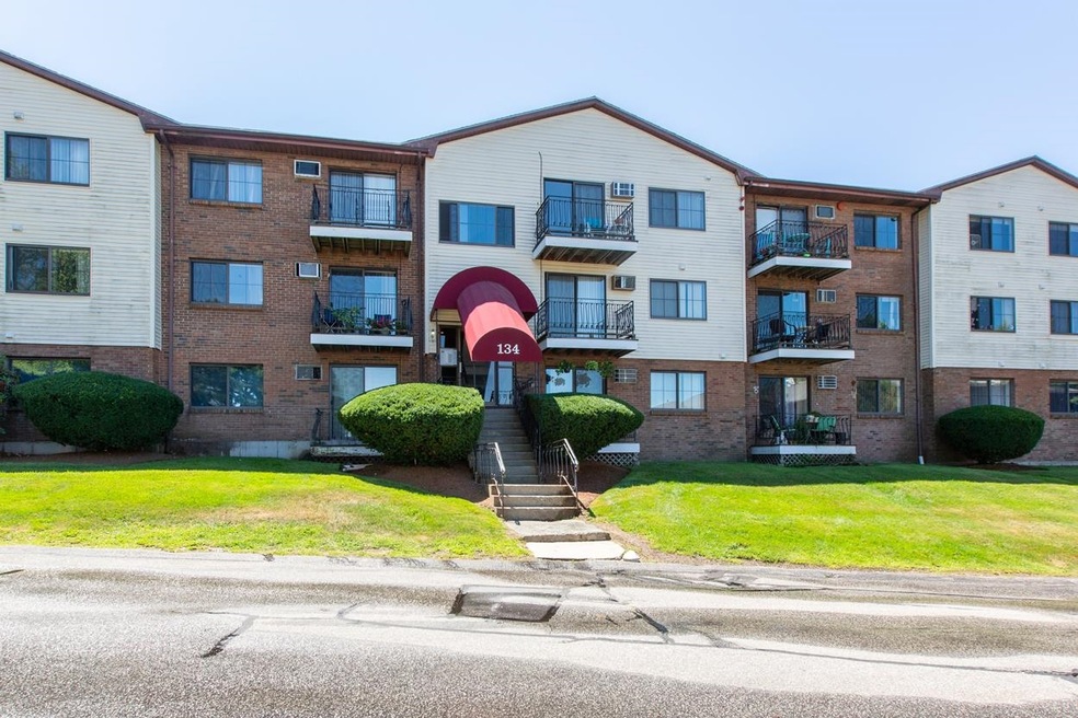 134 Mammoth Rd unit 526, Hooksett, NH 03106 - photo 1