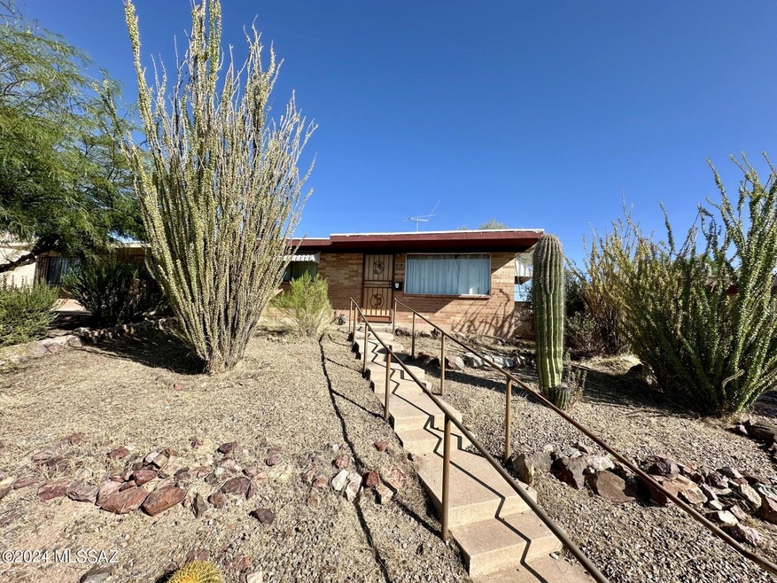 1812 W Caravelle Road Front