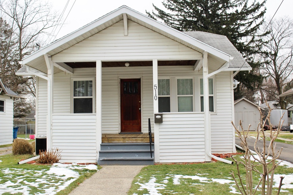 Great Curb Appeal!