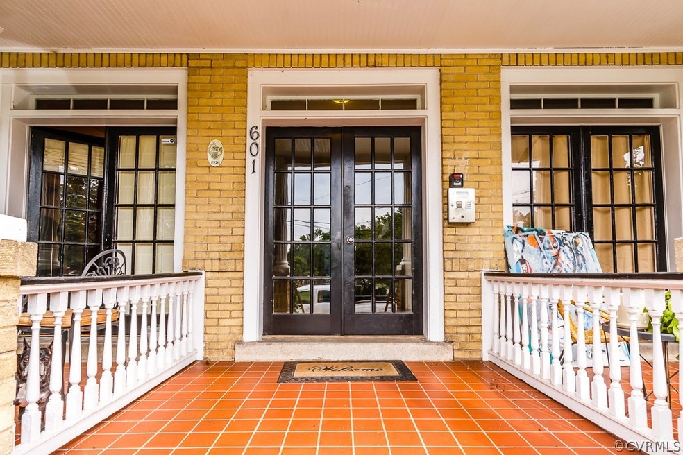 ENTRANCE TO 601 ROSENEATH IN THE HEART OF THE MUSE