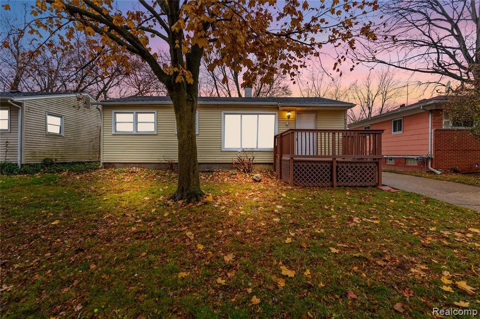 755 Scottwood St, Pontiac, MI 48340 - photo 1