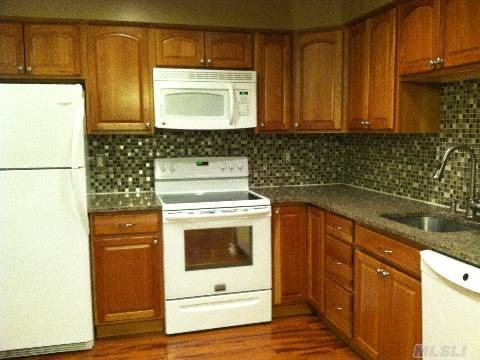 200 Springmeadow Dr unit 1, Holbrook, NY 11741 - photo 1