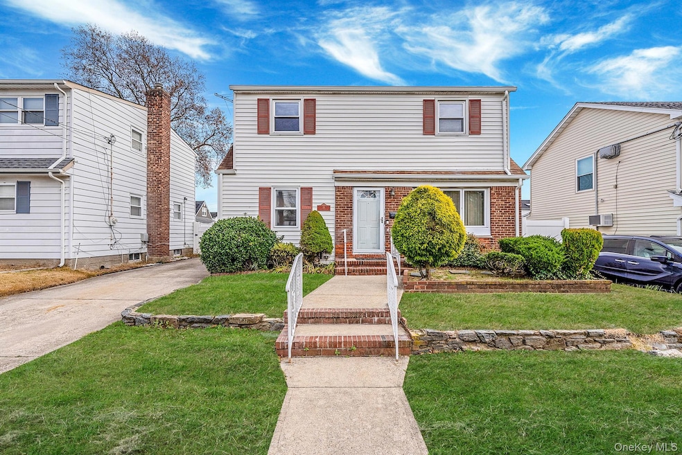 18 Jasper St S, Valley Stream, NY 11580 - photo 1