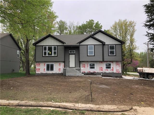 106 E Olive St, Raymore, MO 64083 - photo 1