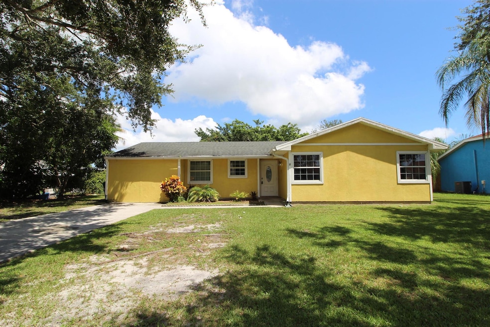 2022 SE West Dunbrooke Cir, Port Saint Lucie, FL 34952 - photo 1