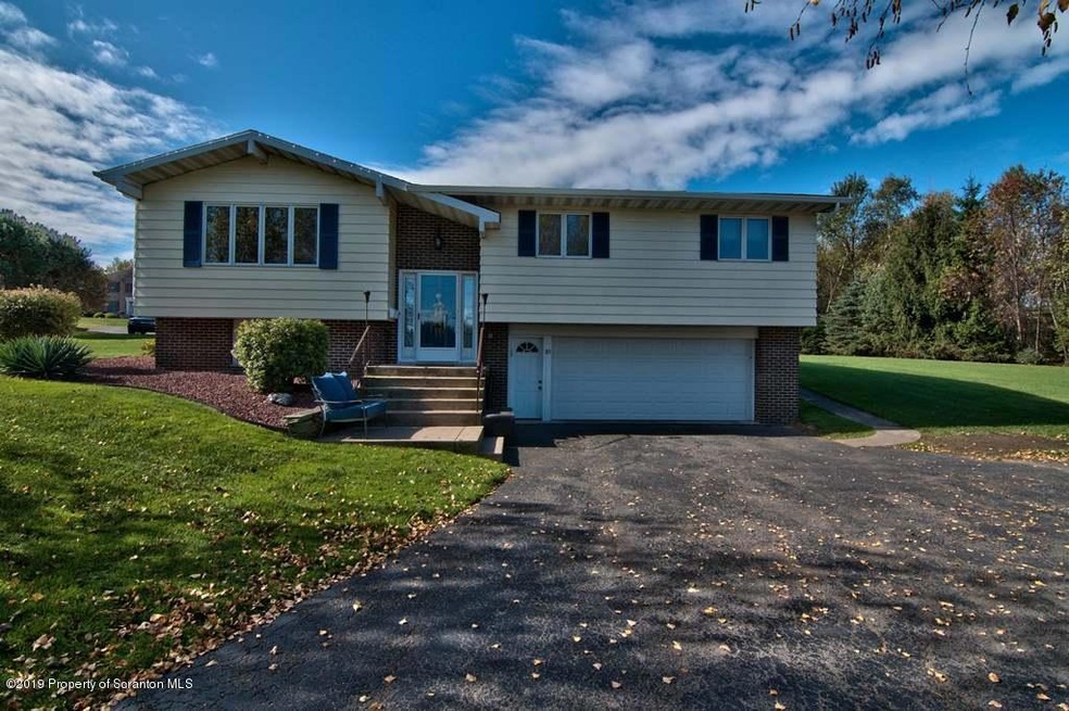 10 Debbie Dr, Dunmore, PA 18512 - photo 1