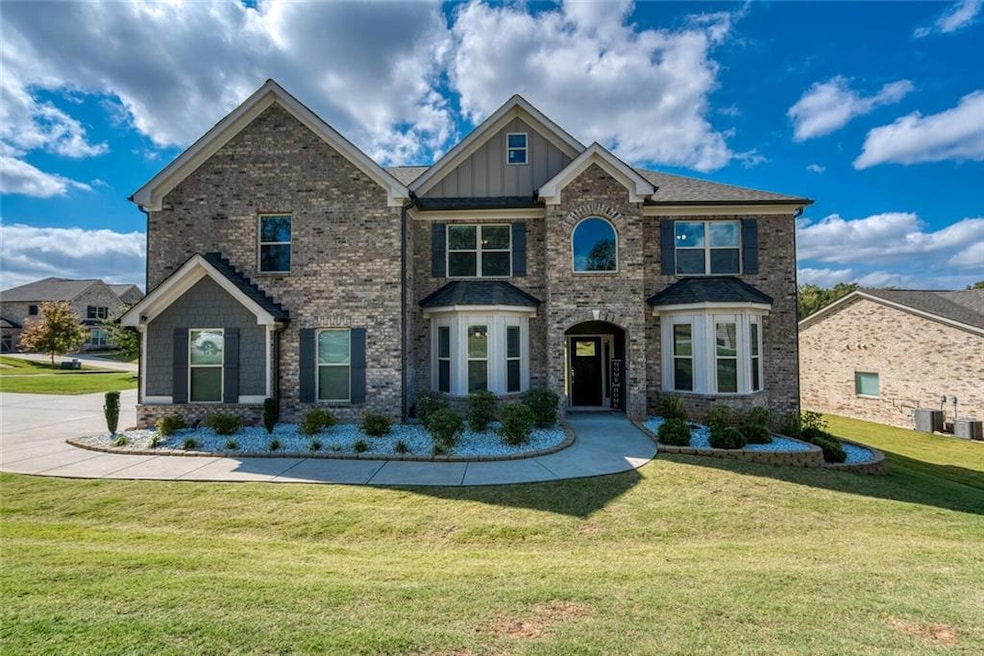 Craftsman house with a front lawn and central AC