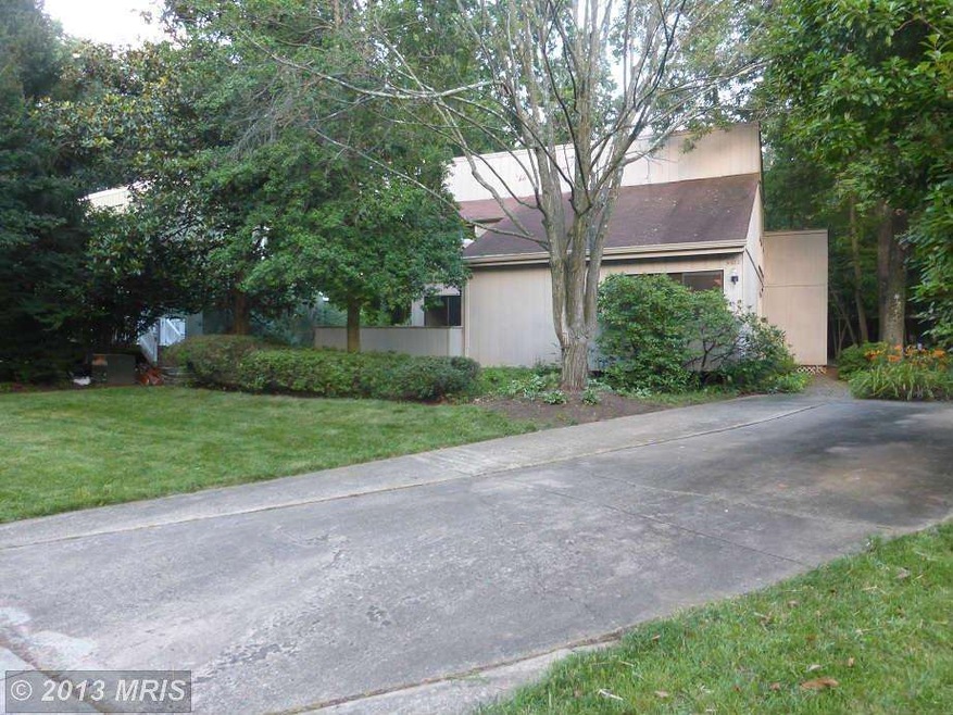 9323 Raintree Rd, Burke, VA 22015 - photo 1