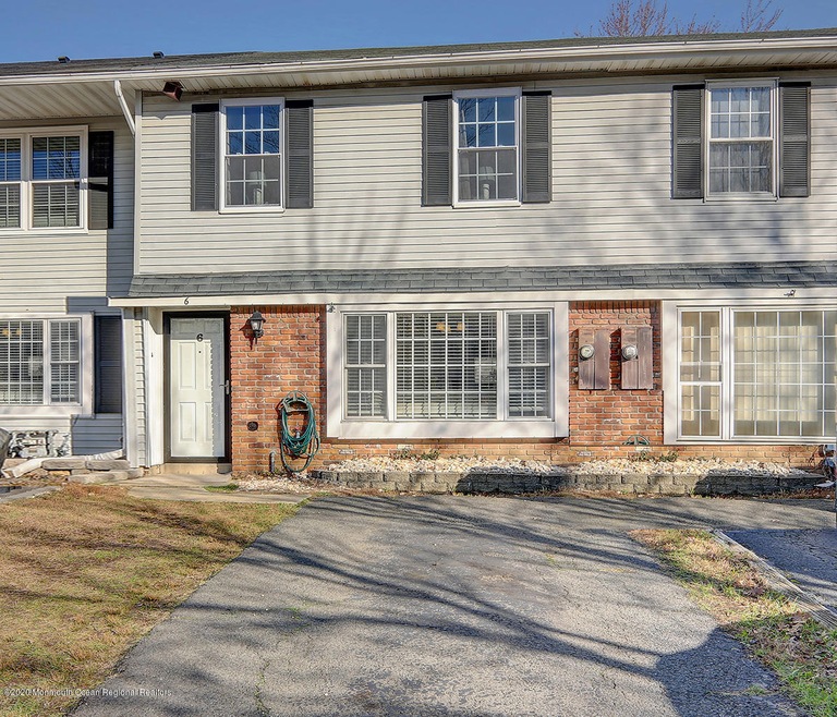 Welcome to 6 Fieldcrest Way