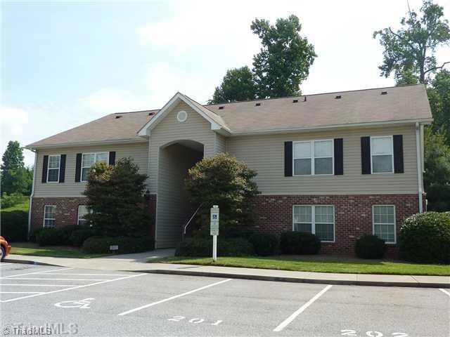 Exterior Front. Well maintained common grounds and convenient location.