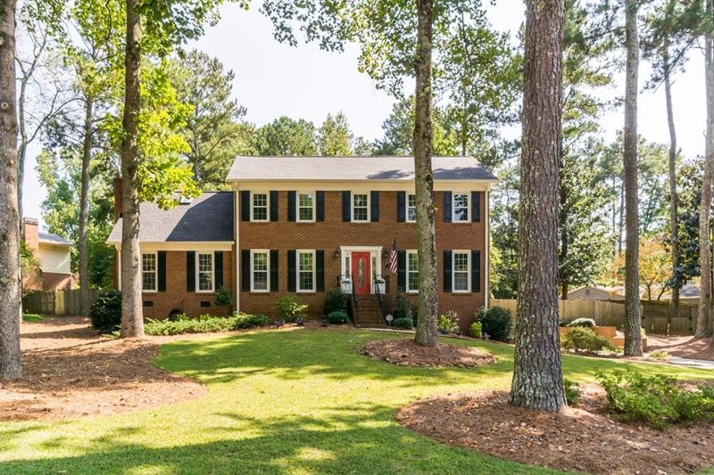 150 Oak Knoll Way, Roswell, GA 30075 - photo 1