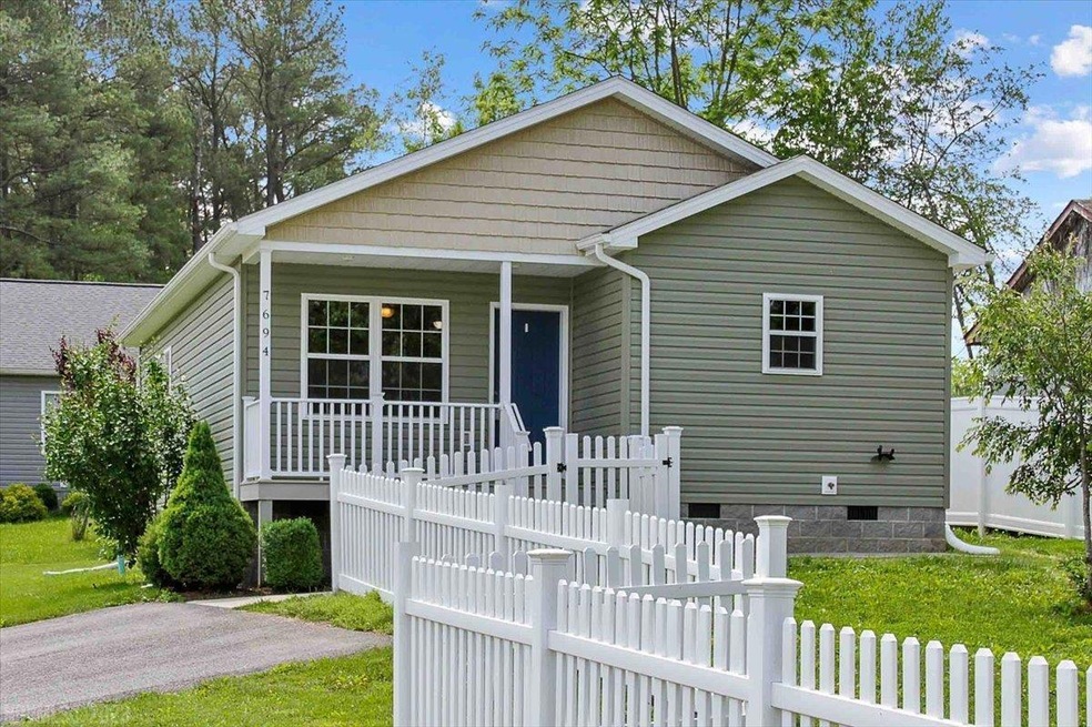 7694 Brooklyn Rd, Fairlawn, VA 24141