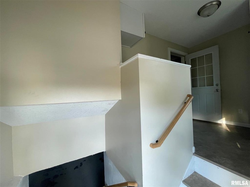 6402 N Division St, Davenport, IA 52806 - photo 1