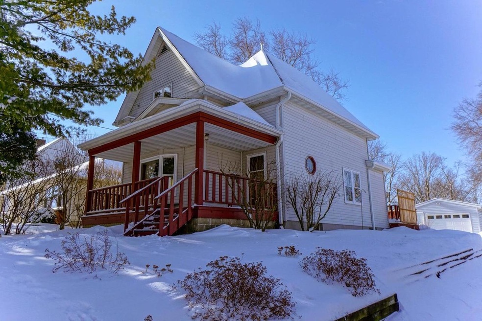 1022 Oakland Ave - One Party Listing