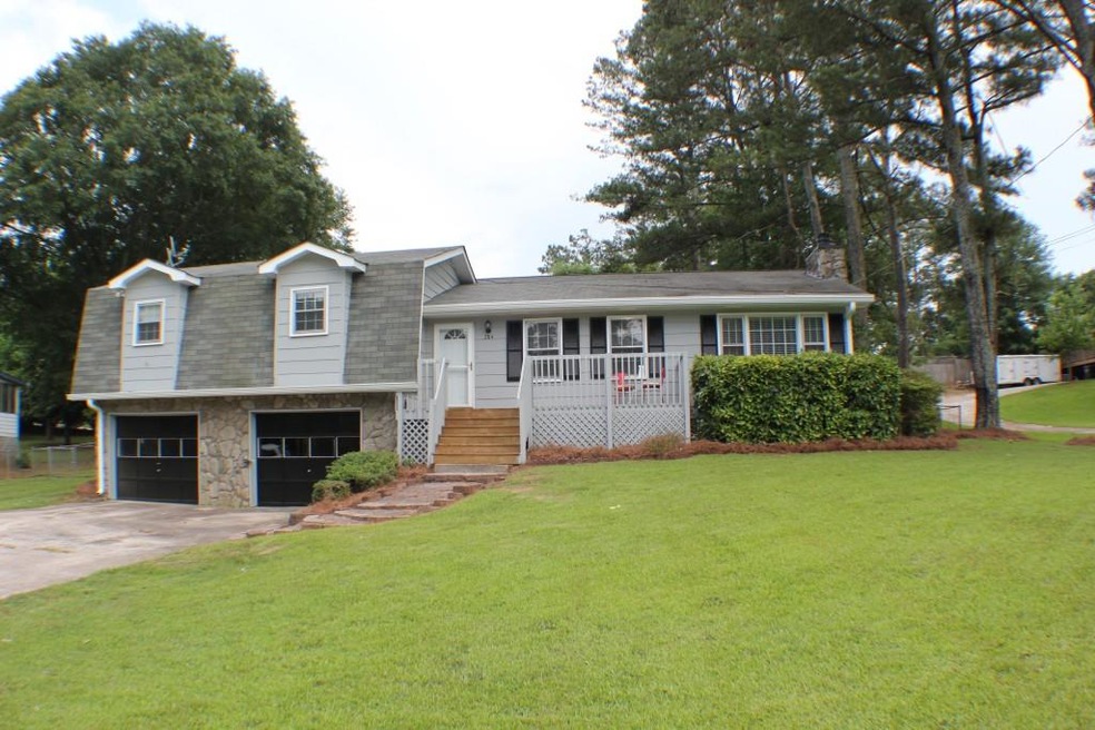 Great yard! Welcome to 284 Arnold Mill! 3 bedrooms