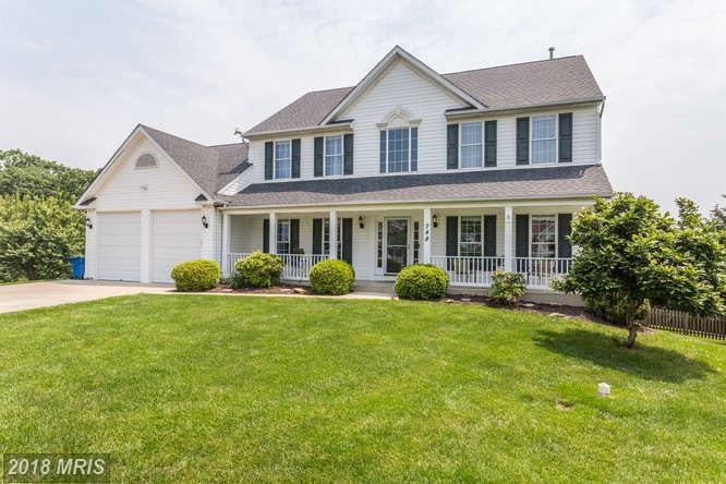 748 Sussex Ct, Sykesville, MD 21784 - photo 1