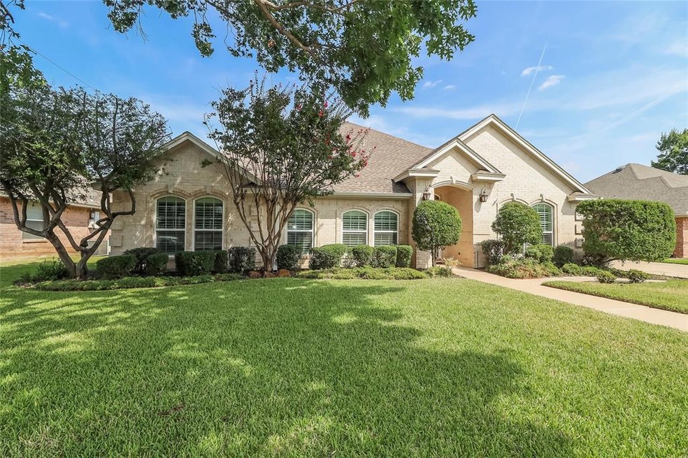 8909 Everglade Dr, North Richland Hills, TX 76182 - photo 1