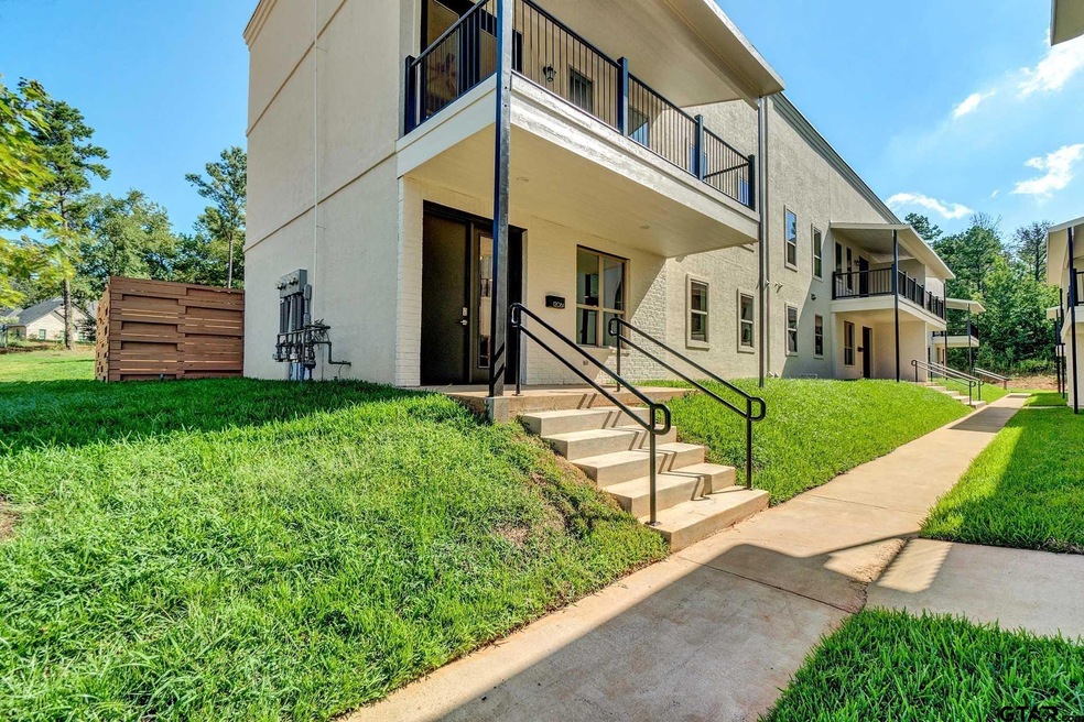 1208 B 1208 B Centennial Trail, Tyler, TX 75703 - photo 1