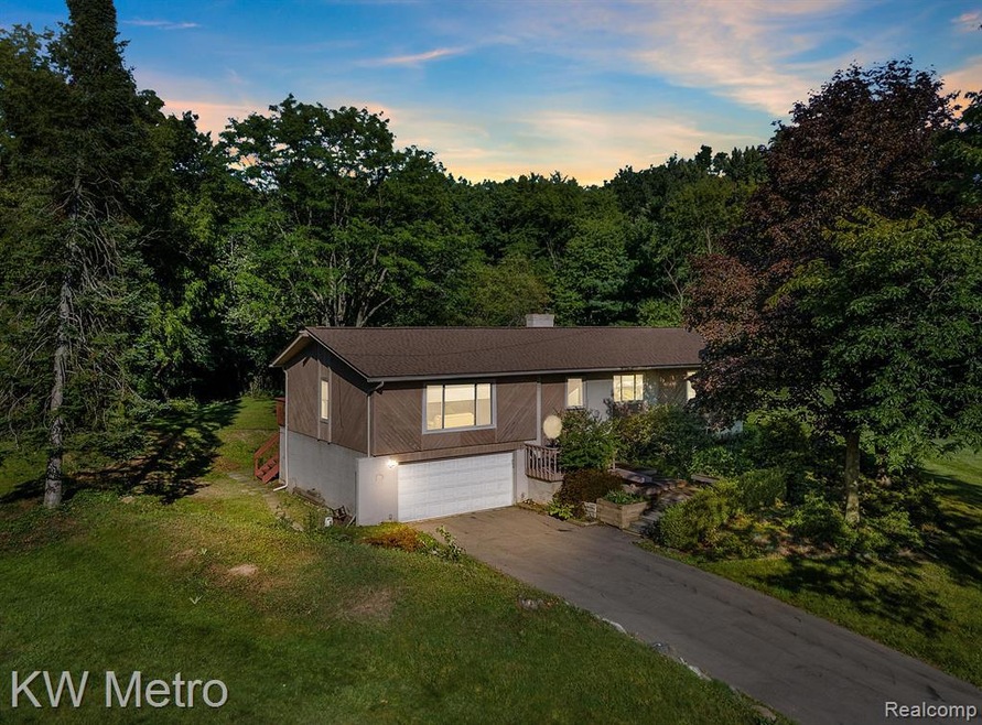 6011 Brook Ln, West Bloomfield, MI 48322 - photo 1