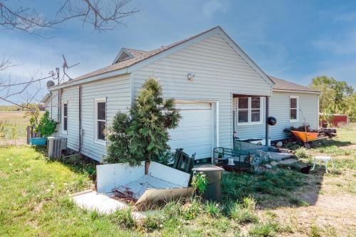 37105 Crescent Hill Rd, Osawatomie, KS 66064 - photo 1