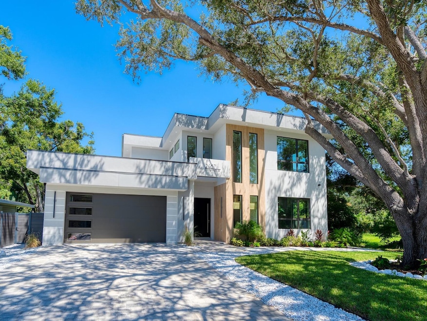 2467 Hyde Park St, Sarasota, FL 34239 - photo 1