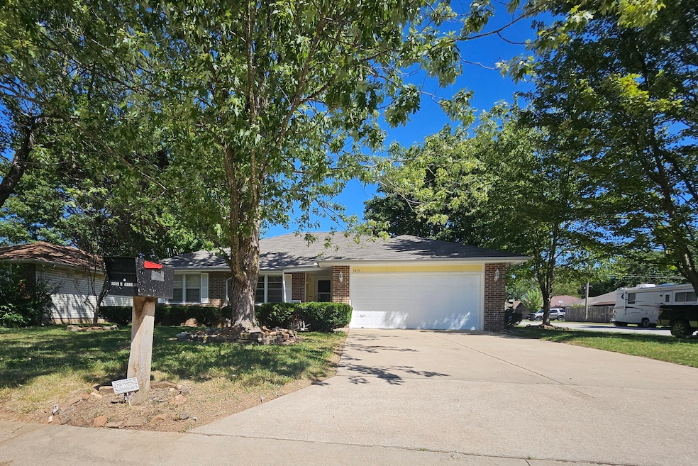 3459 W Camelot St, Springfield, MO 65807 - photo 1