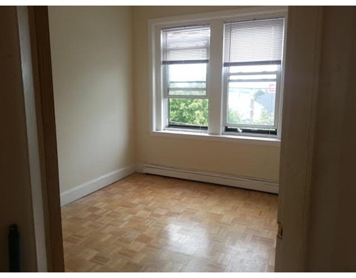 671 Beach St unit 6, Revere, MA 02151 - photo 1