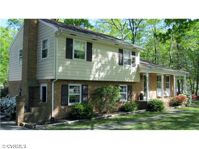Exterior Front - Welcome Home...convenient locatio