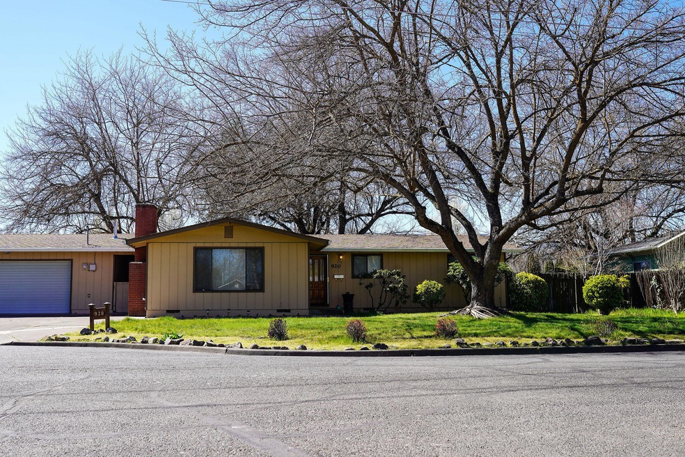 920 S 4th St unit 3, Central Point, OR 97502 - photo 1