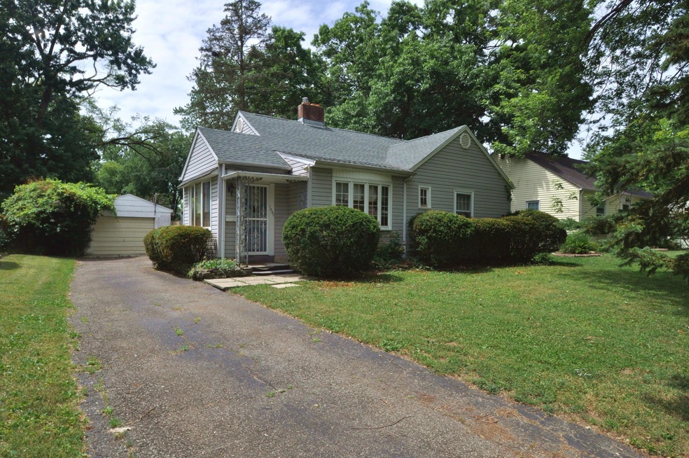 Welcome to 1647 E Lakeview!