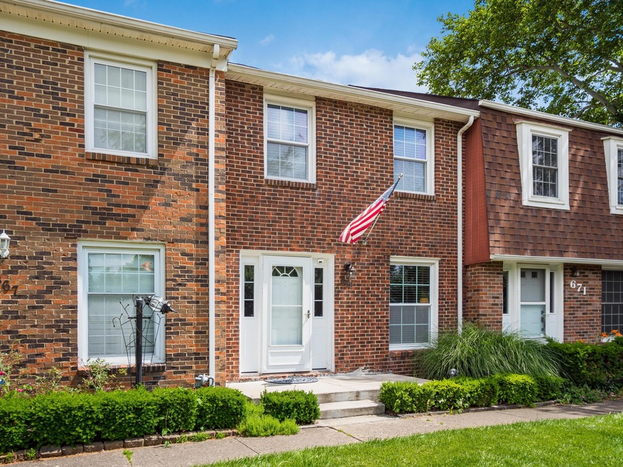 669 Simbury St, Columbus, OH 43228 - photo 1