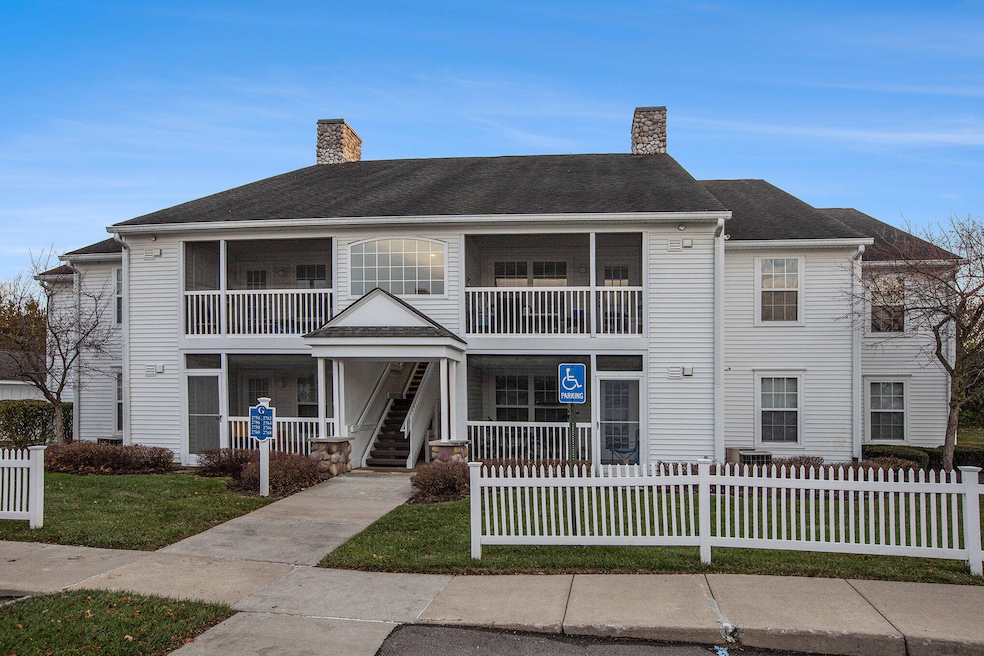 2768 S Knightsbridge Cir, Ann Arbor, MI 48105 - photo 1