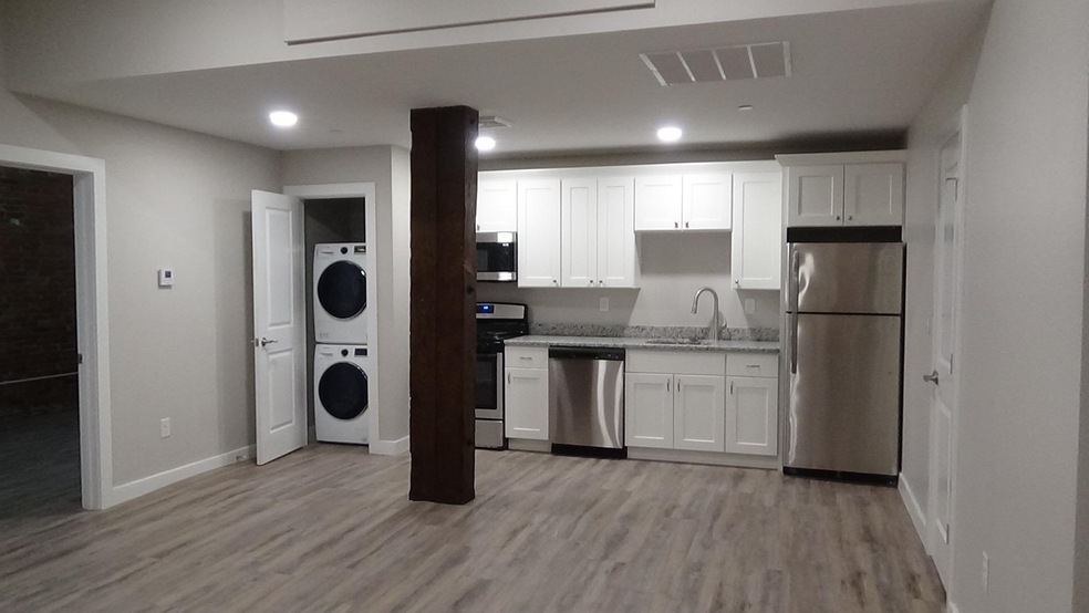 62 Lowell St unit 6, Manchester, NH 03101 - photo 1