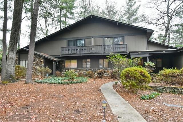 2 story Condo in desirable Laurelwood condos, conv
