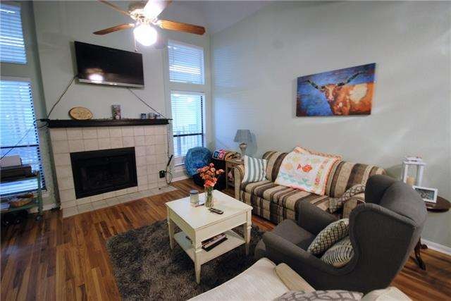 Family room with fireplace, ceiling fan and lamina