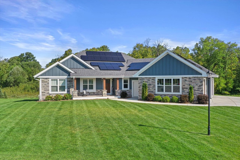 N67W13204 Westview Cir, Menomonee Falls, WI 53051 - photo 1