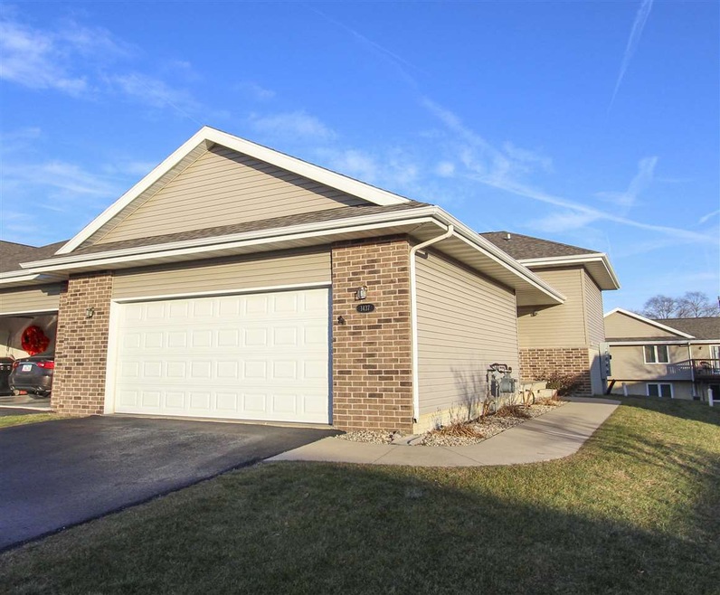 1437 Asbury Ln, Waterloo, IA 50701 - photo 1