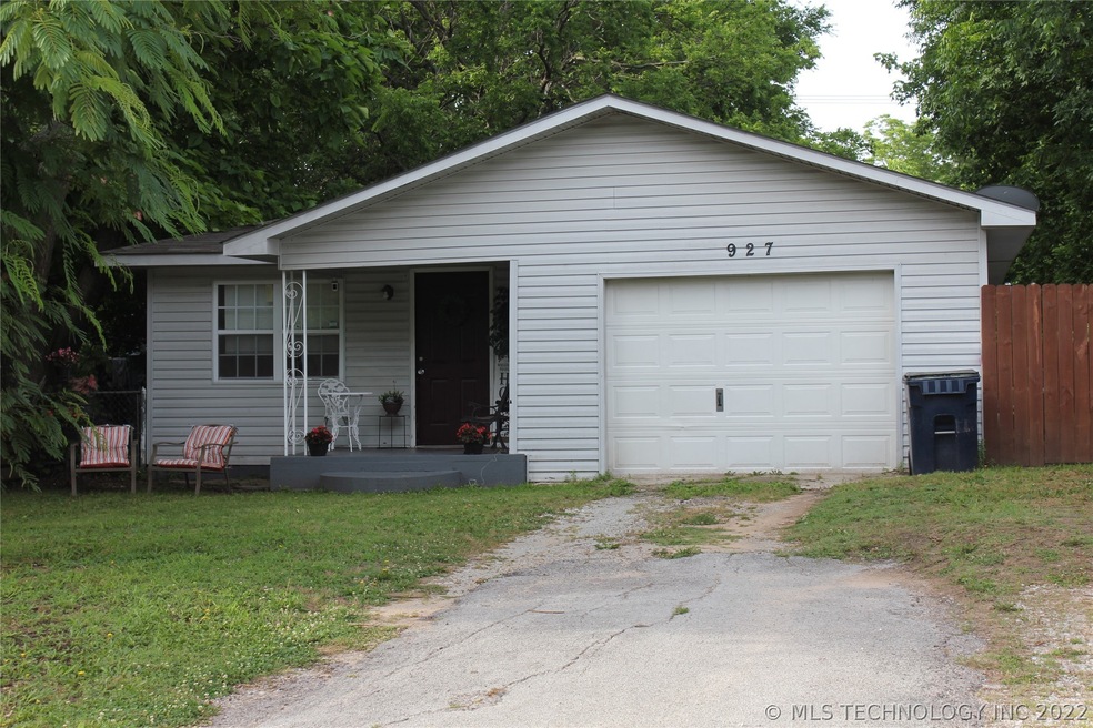 927 W 12th St, Ada, OK 74820 - photo 1